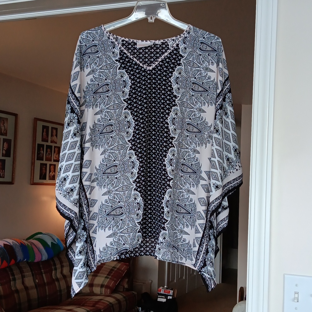 Bandana print V neck top.